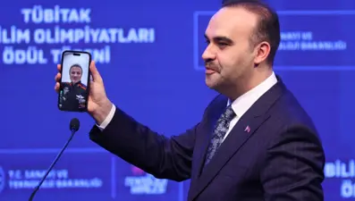 Bakan Kacır, Alper Gezeravcı ile görüştü