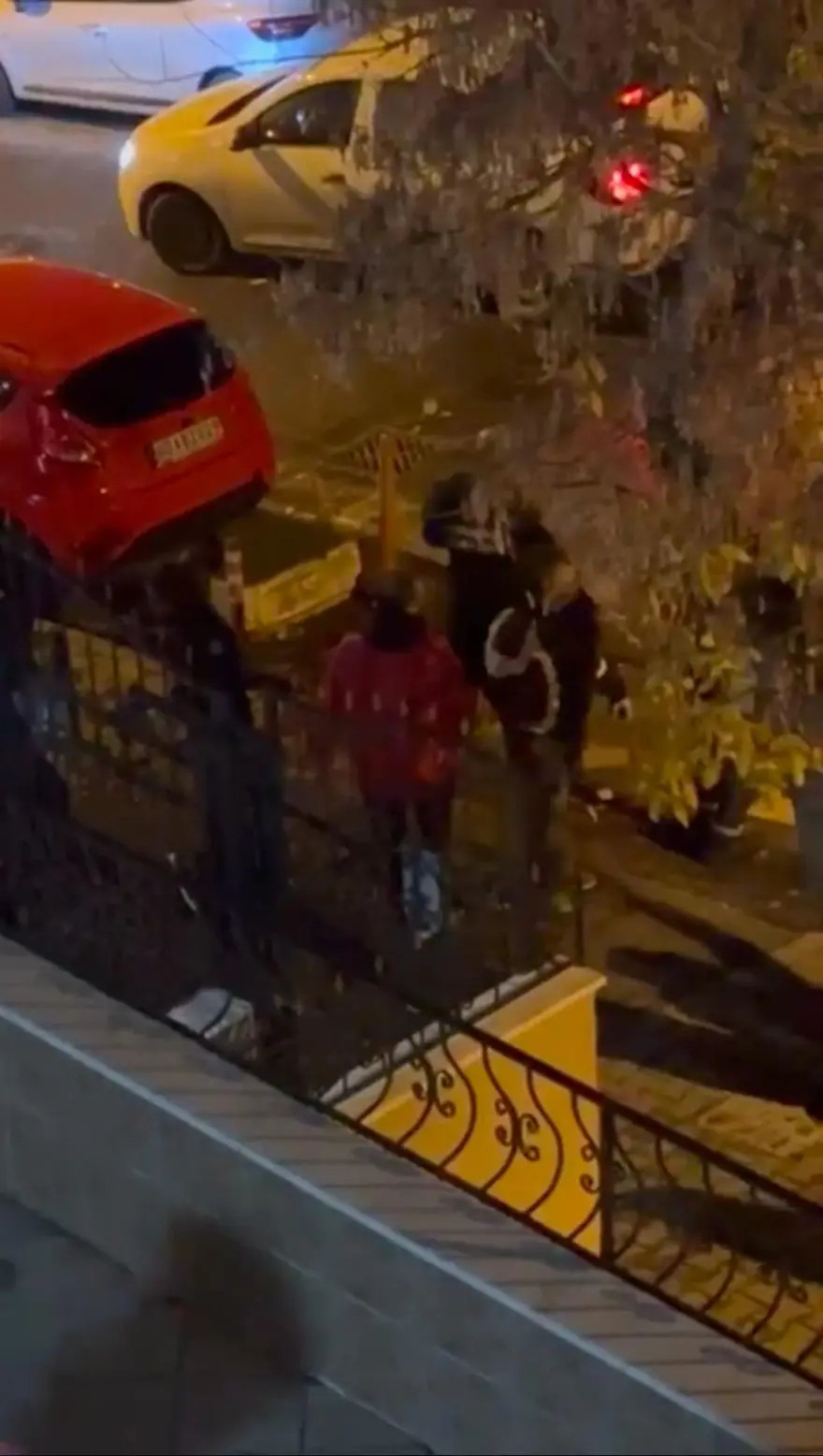 Kaldırımda yürüyen adam ölümden döndü: İç kanama geçirdi, dalağı alındı, kaburgaları kırıldı 3