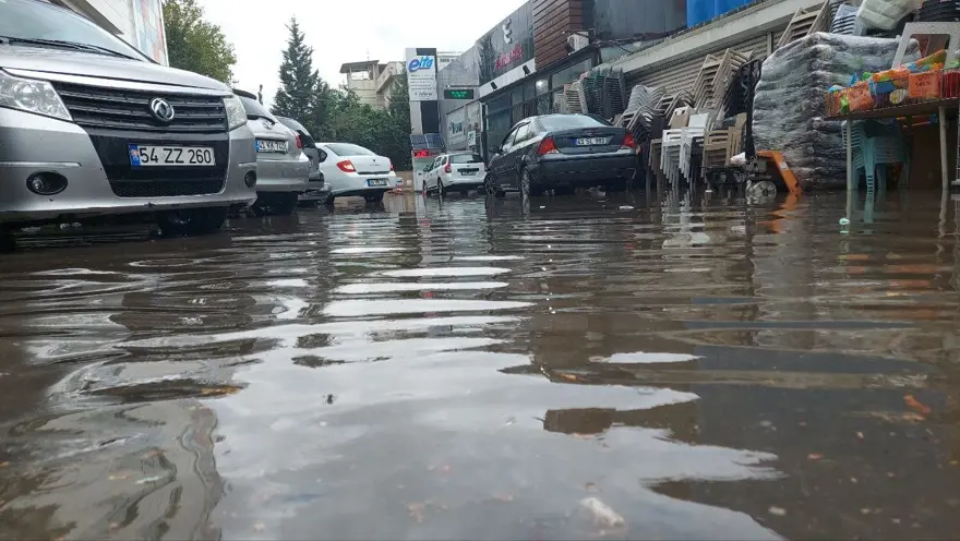 Kocaeli'de sağanak yağış: Yollar göle döndü 2