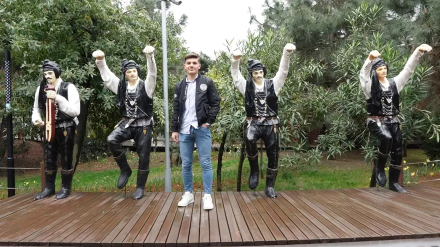 Apple'ın yeni reklam yüzü Trabzon'dan 2 Apple'ın yeni reklam yüzü Trabzon'dan 2