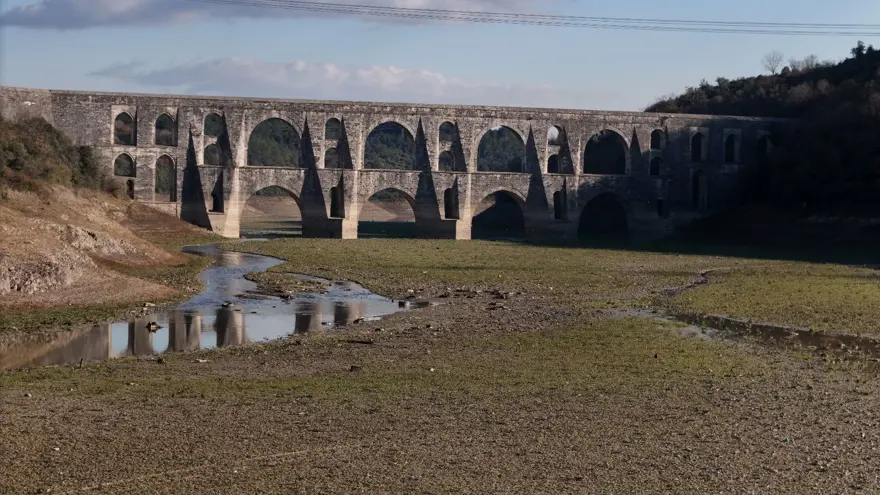 İstanbul'un barajları kurudu: Yeşil renge büründü 4 İstanbul'un barajları kurudu: Yeşil renge büründü 4
