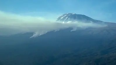 Kilimanjaro Dağı'ndaki yangın söndürülemiyor: Ordu göreve çağrıldı