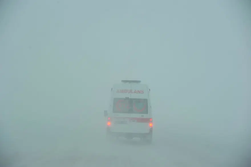 Birçok kent arasında ulaşım durdu 4 Birçok kent arasında ulaşım durdu 4