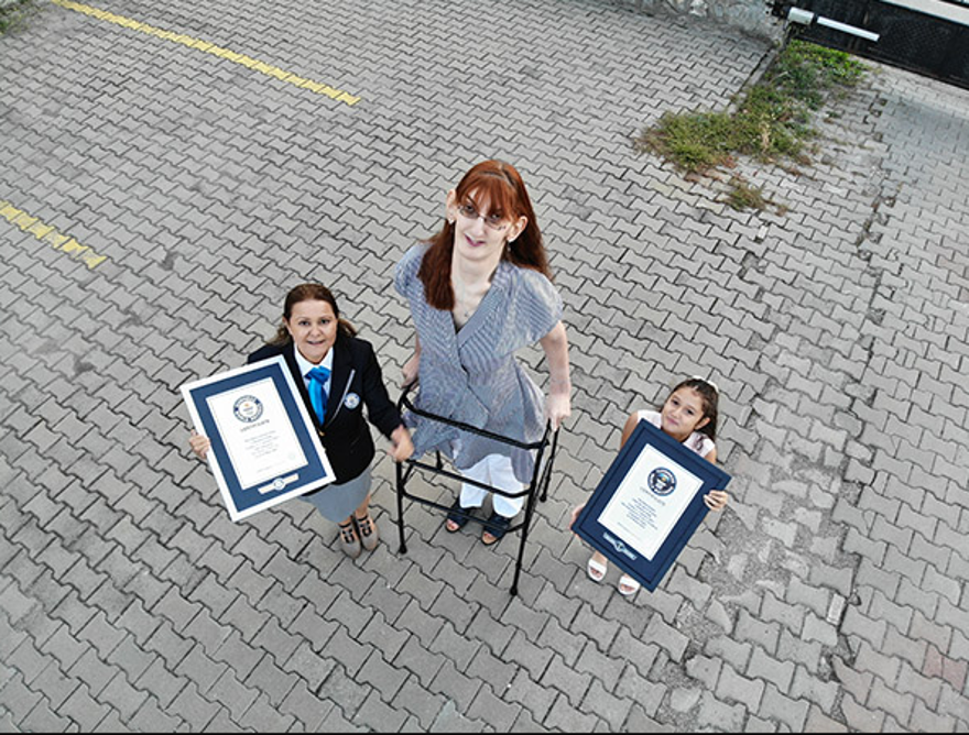 Dünyanın en uzun boylu kadını Rümeysa Gelgi, Guinness Rekorlar Kitabı'na girdi Dünyanın en uzun boylu kadını Rümeysa Gelgi, Guinness Rekorlar Kitabı'na girdi