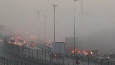 İstanbul'da göz gözü görmüyor: Trafik kilit!