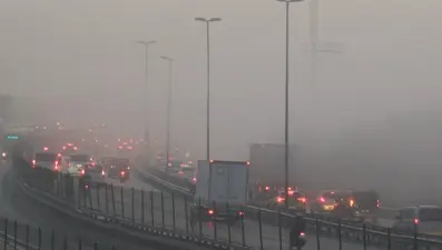 İstanbul'da göz gözü görmüyor: Trafik kilit!