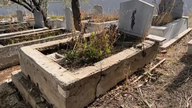 Mezarlıktan çaldığı mermerleri evinde kullanan şüpheli serbest