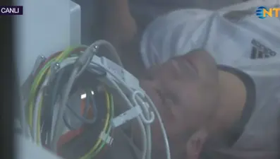 Robin van Persie'nin hastanedeki görüntüleri