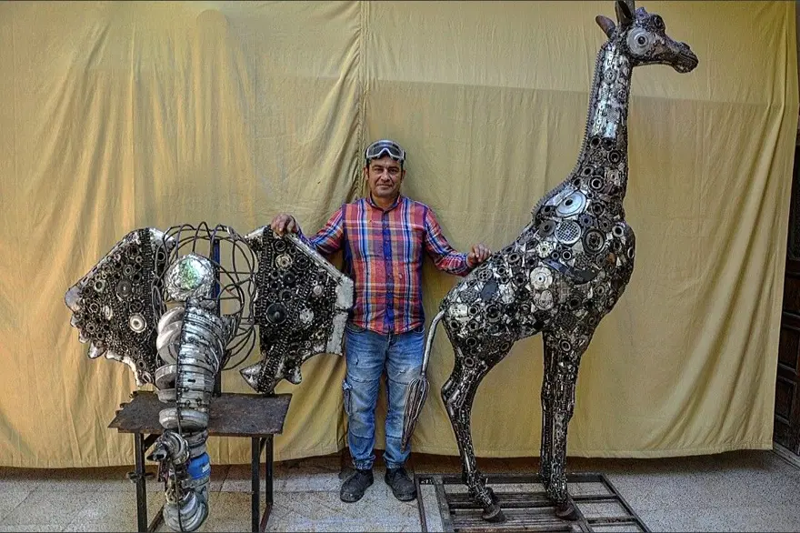 Mervan Altınorak atık hurdaları sanat eserine dönüştürüyor 