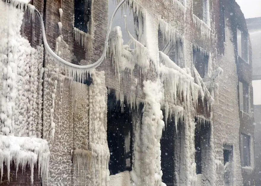 İtfaiyenin buzla mücadelesi 52