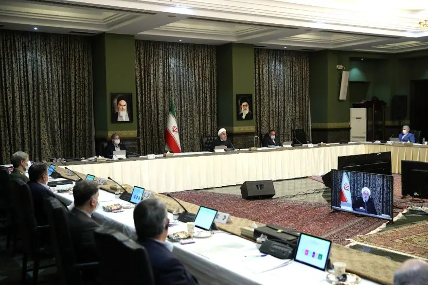 İran'da Bakanlar Kurulu'nda maske takıldı 4 İran'da Bakanlar Kurulu'nda maske takıldı 4