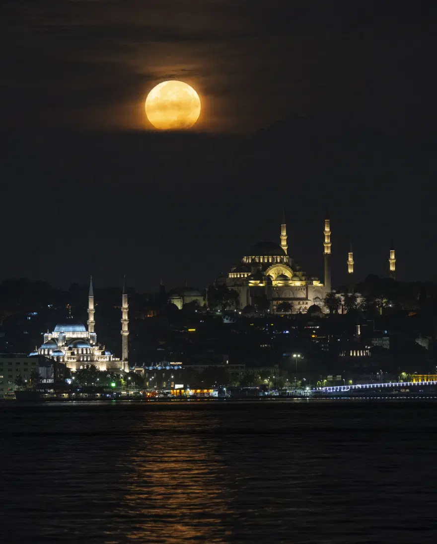 Şişkin Ay büyüledi 1