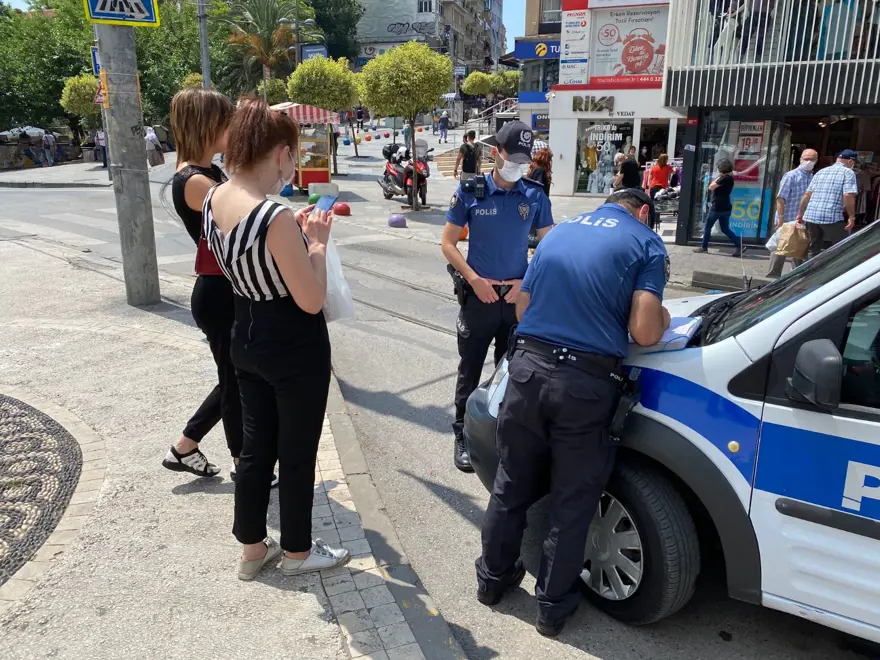 İstanbul'da maske takma zorunluluğunun ilk günü 5 İstanbul'da maske takma zorunluluğunun ilk günü 5