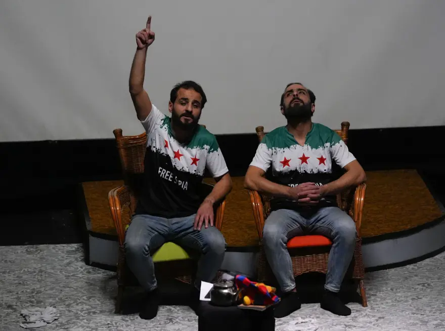 Esad sonrası ilk özgür oyun! Tiyatrocu kardeşler Şam'da sahneye çıktı 9