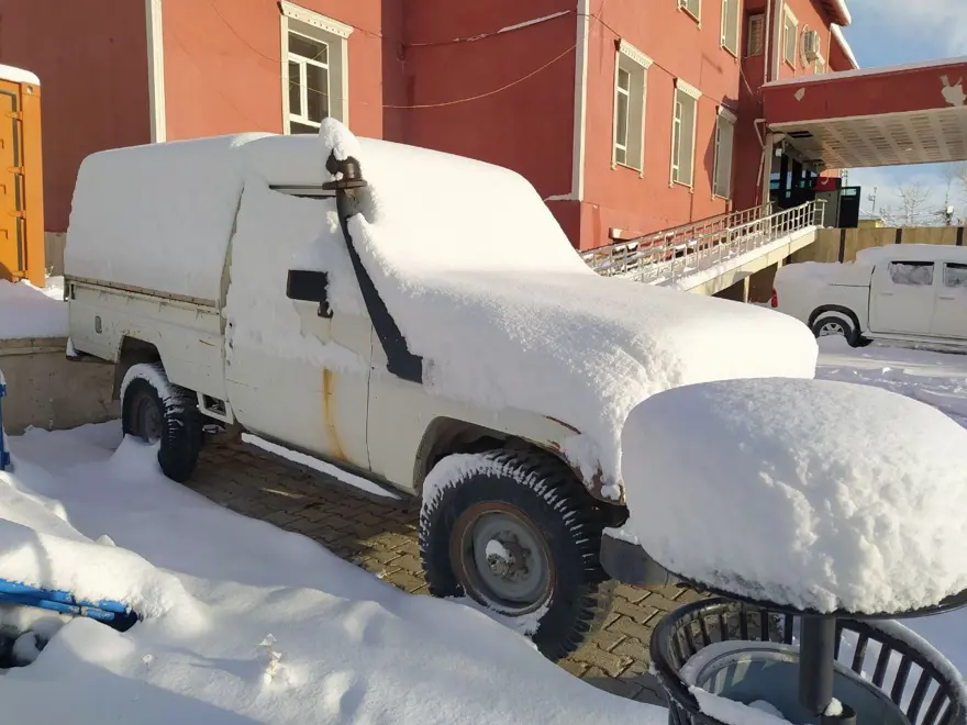 Van'da kar yolları kapattı: 83 yerleşim yerine ulaşım yok 15 Van'da kar yolları kapattı: 83 yerleşim yerine ulaşım yok 15