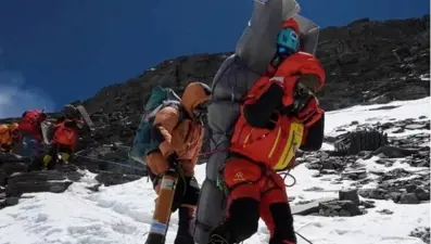Everest Dağı'nda mahsur kaldı, son anda böyle kurtarıldı