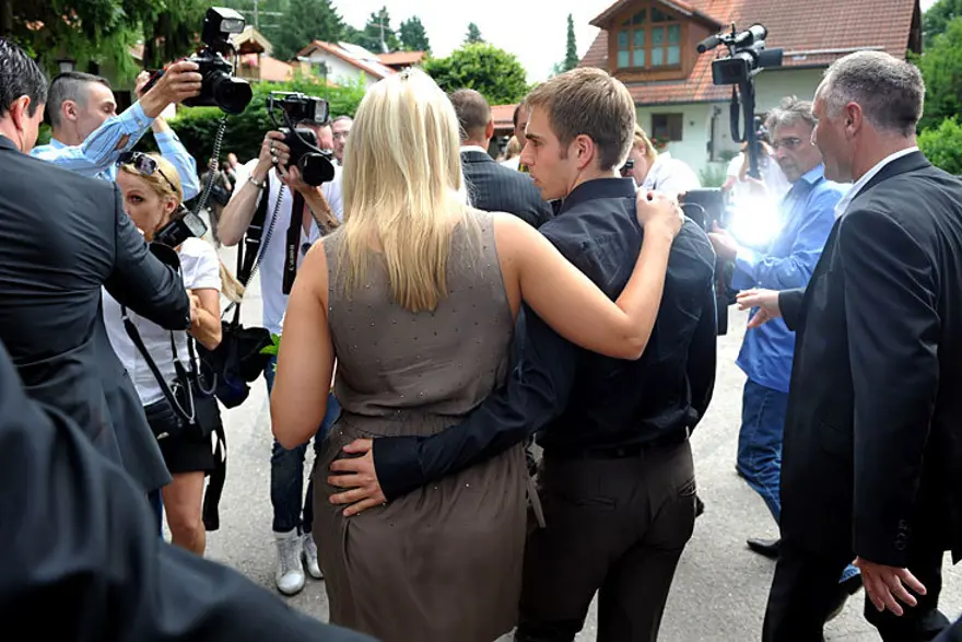 Lahm hayatının imzasını attı 11