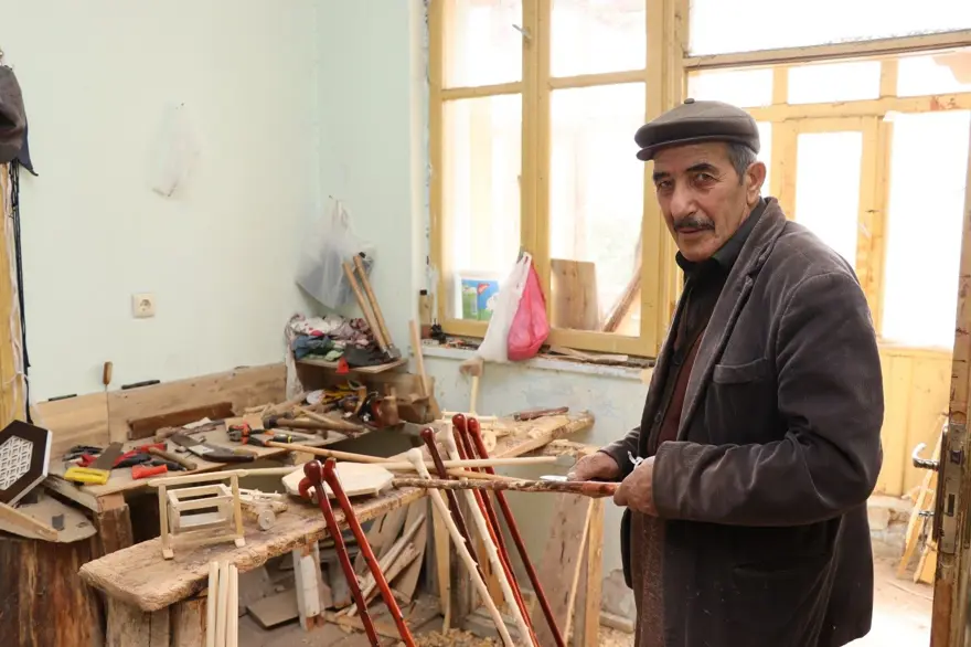 79 yaşındaki Hüsamettin Usta geçimini böyle sağlıyor: Yaşayan bir insan hazinesi 4