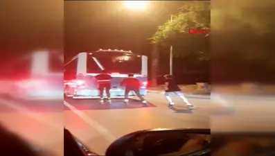 Otobüsün arkasına tututan patenci gençlerden 'Abla çekme yav' tepkisi