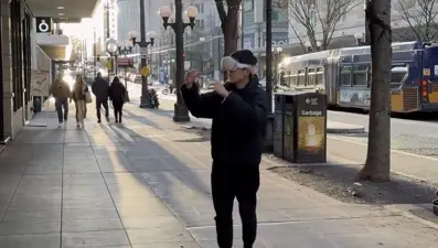 Bilim kurgu filmleri gerçek oldu: ABD sokaklarında Apple gözlüğü çılgınlığı