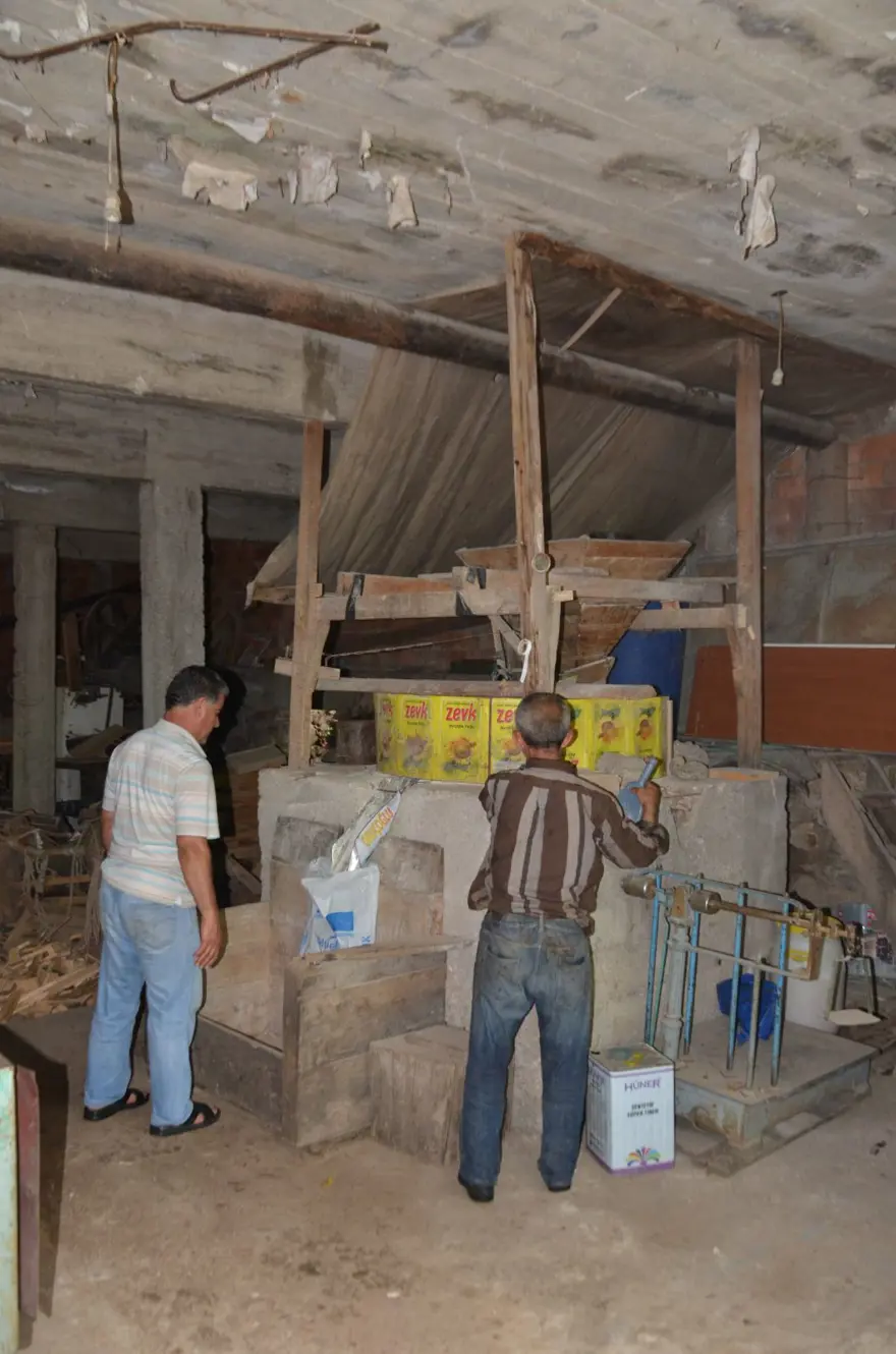 Bin rakımlı tepede zamana meydan okuyan 9 asırlık su değirmeni 15