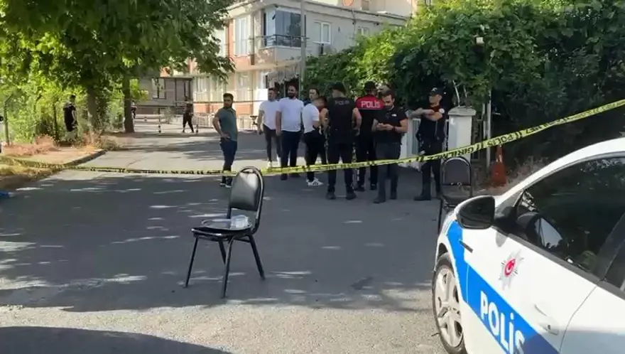 İstanbulAvcılar’da maskeli saldırganlar kahvehaneyi taradı: 1’i ağır 4 yaralı 2
