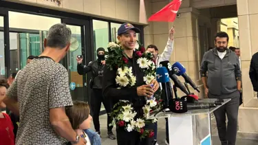 Dünya şampiyonu Toprak Razgatlıoğlu'na coşkulu karşılama