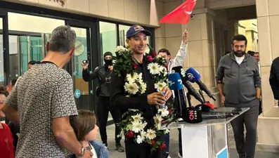 Dünya şampiyonu Toprak Razgatlıoğlu'na coşkulu karşılama