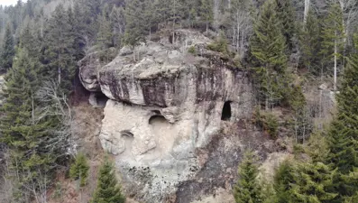 Karadeniz'de ilk insanların yaşadığı Koskarlı Mağarası'nda defineci talanı