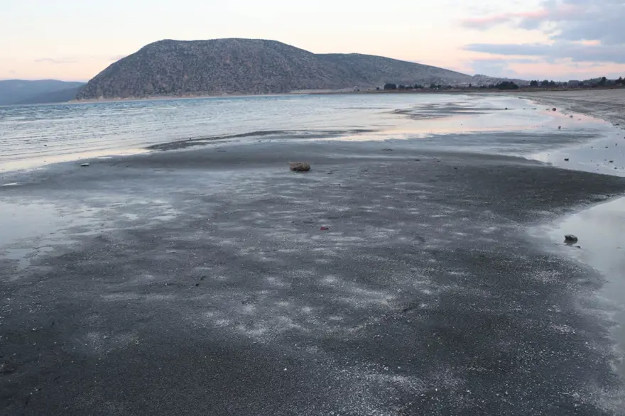Salda Gölü'nde kuraklık alarmı: Sular 30 metre çekildi 