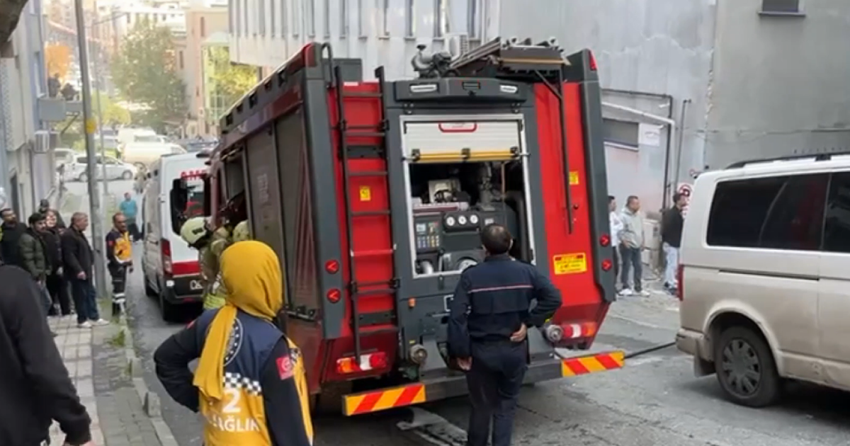 Bağcılar'da 7 katlı binada yangın