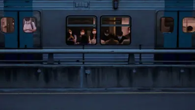 Seul metrosunda yangın: Benzin bidonu ile geldi!