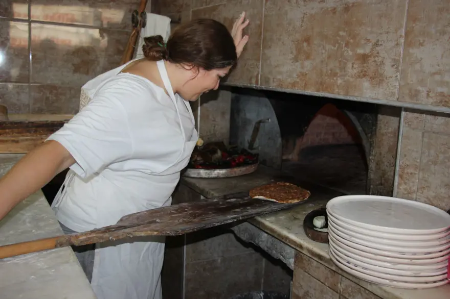 Fırının ateşiyle hayalini yoğuruyor: Gece gündüz çalışıyor 4