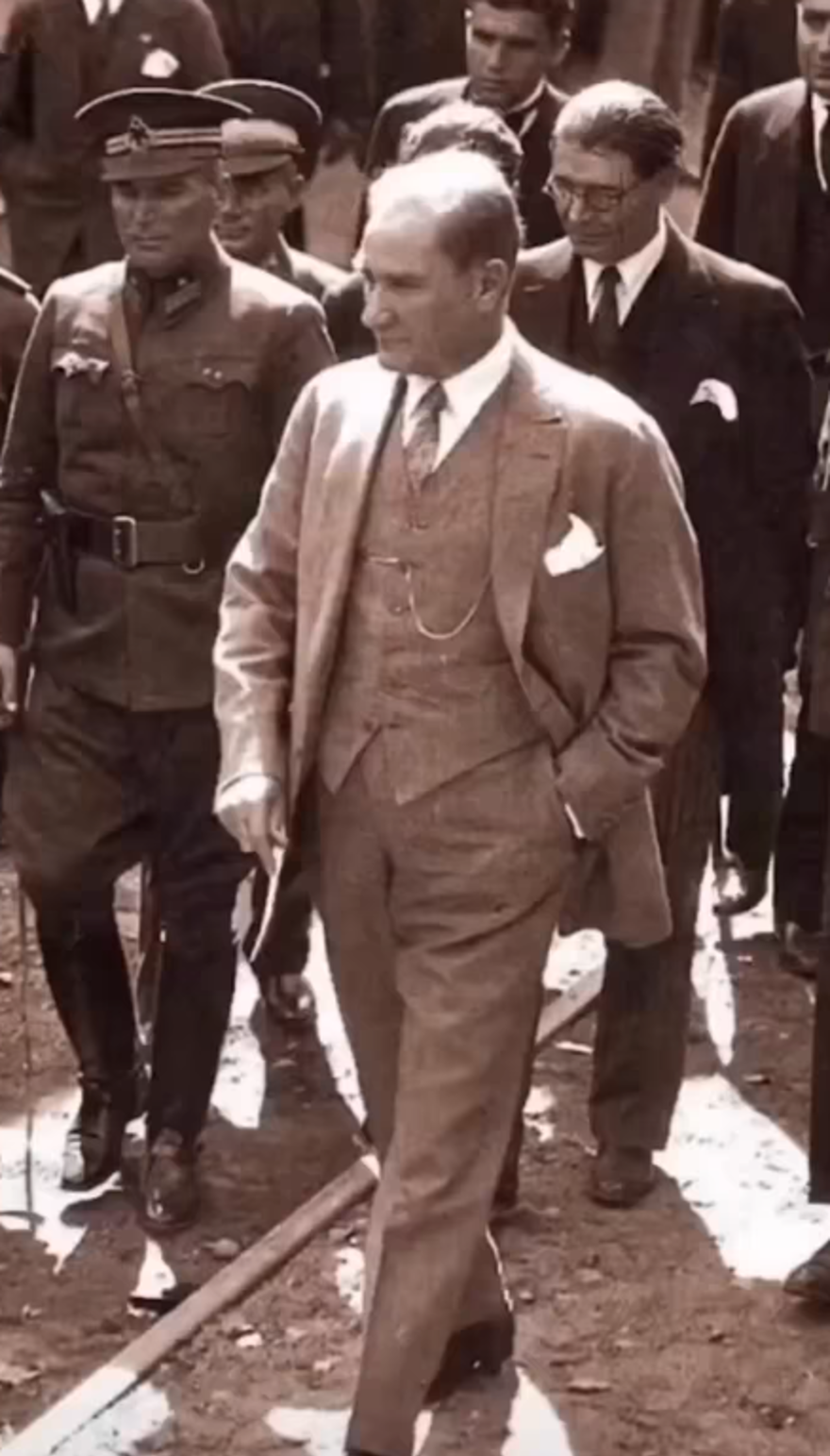 Ünlü isimlerden 10 Kasım Atatürk&#x27;ü anma mesajları 4