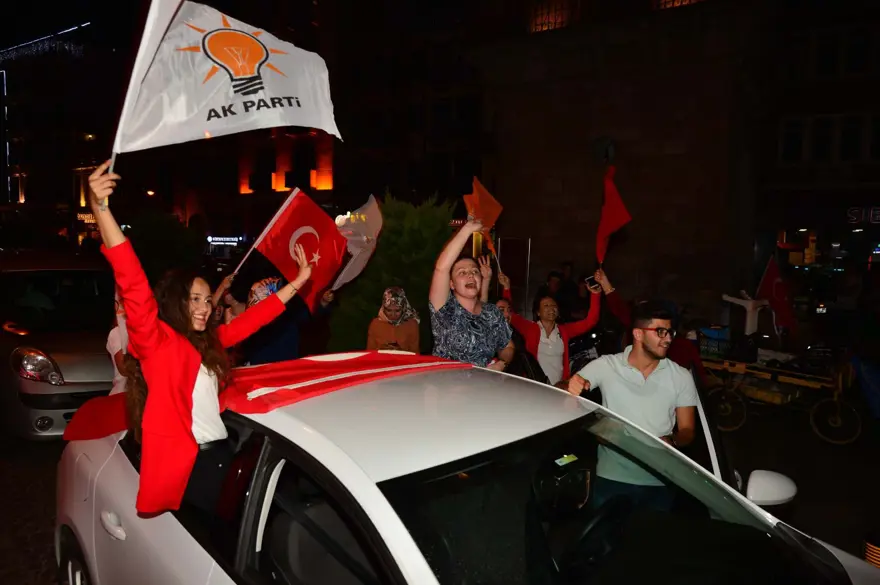 Türkiye genelinde seçim kutlamaları 18