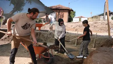 Konuralp Antik Tiyatrosu'ndaki kazı çalışmalarında sona yaklaşılıyor