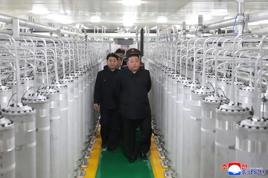 Dünyaya meydan okuyor. Kim Jong Un yeni nükleer tesisi gezdi