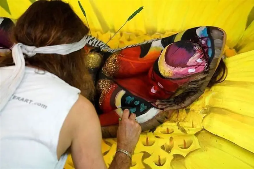 Johannes Stötter’in vücut boyama sanatı: Kelebek aslında birkadın 4