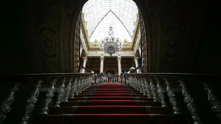 Dolmabahçe Sarayı: Büyük Önder Atatürk'ün son günlerini geçirdiği yer 11 Dolmabahçe Sarayı: Büyük Önder Atatürk'ün son günlerini geçirdiği yer 11