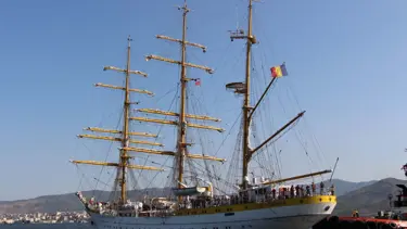 "Yüzen tarih" Nava Scoala Mircea İzmir Alsancak Limanı’na demirledi