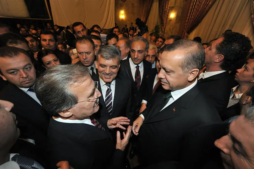 Siyasetçiler resepsiyonda buluştu 23