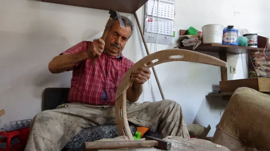 Öğretmenliği değil, çıraklığı seçti: Şimdi mesleğin son temsilcilerinden 