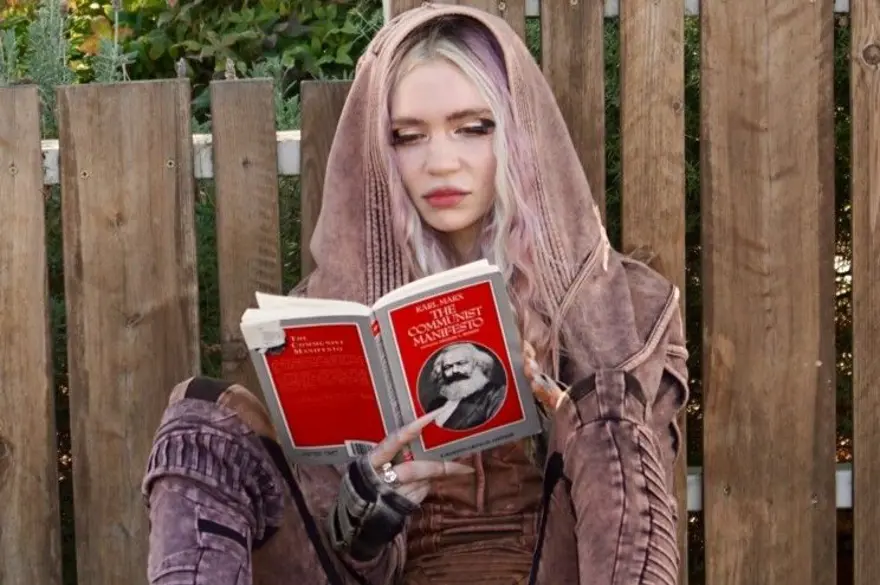 Dünyanın en zengin kişisi Elon Musk'tan ayrılan Grimes, Karl Marx'la'trolledi' Dünyanın en zengin kişisi Elon Musk'tan ayrılan Grimes, Karl Marx'la'trolledi'