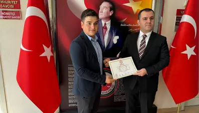 "Şirinler köyünün şirin muhtarı" mazbatasını aldı