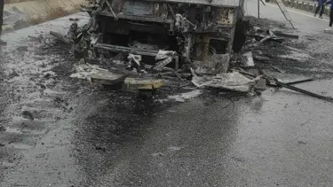 Kamyona çarpan otobüs alev aldı: 2 ölü, 5 yaralı