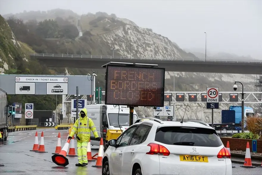 Corona virüsün mutasyonu nedeniyle hangi ülkeler İngiltere’ye seyahat yasağı uyguluyor? 6