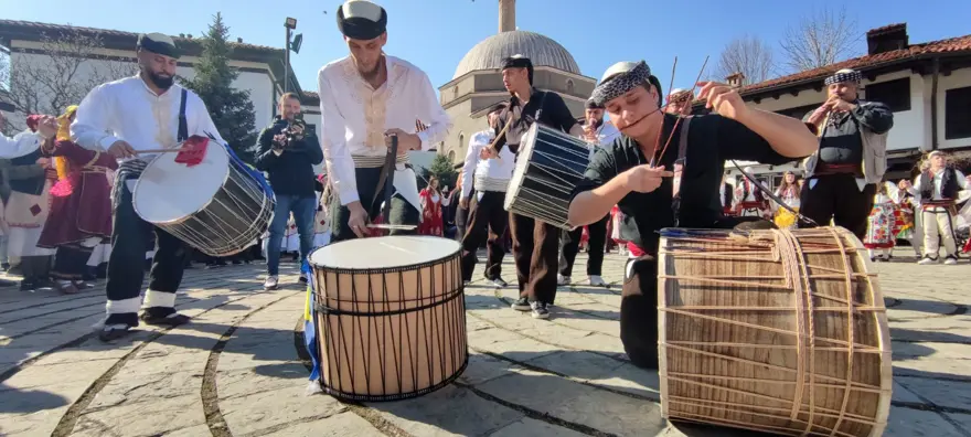 Avrupa’nın en genç ülkesi Kosova bağımsızlığının 16. yılını kutluyor 3