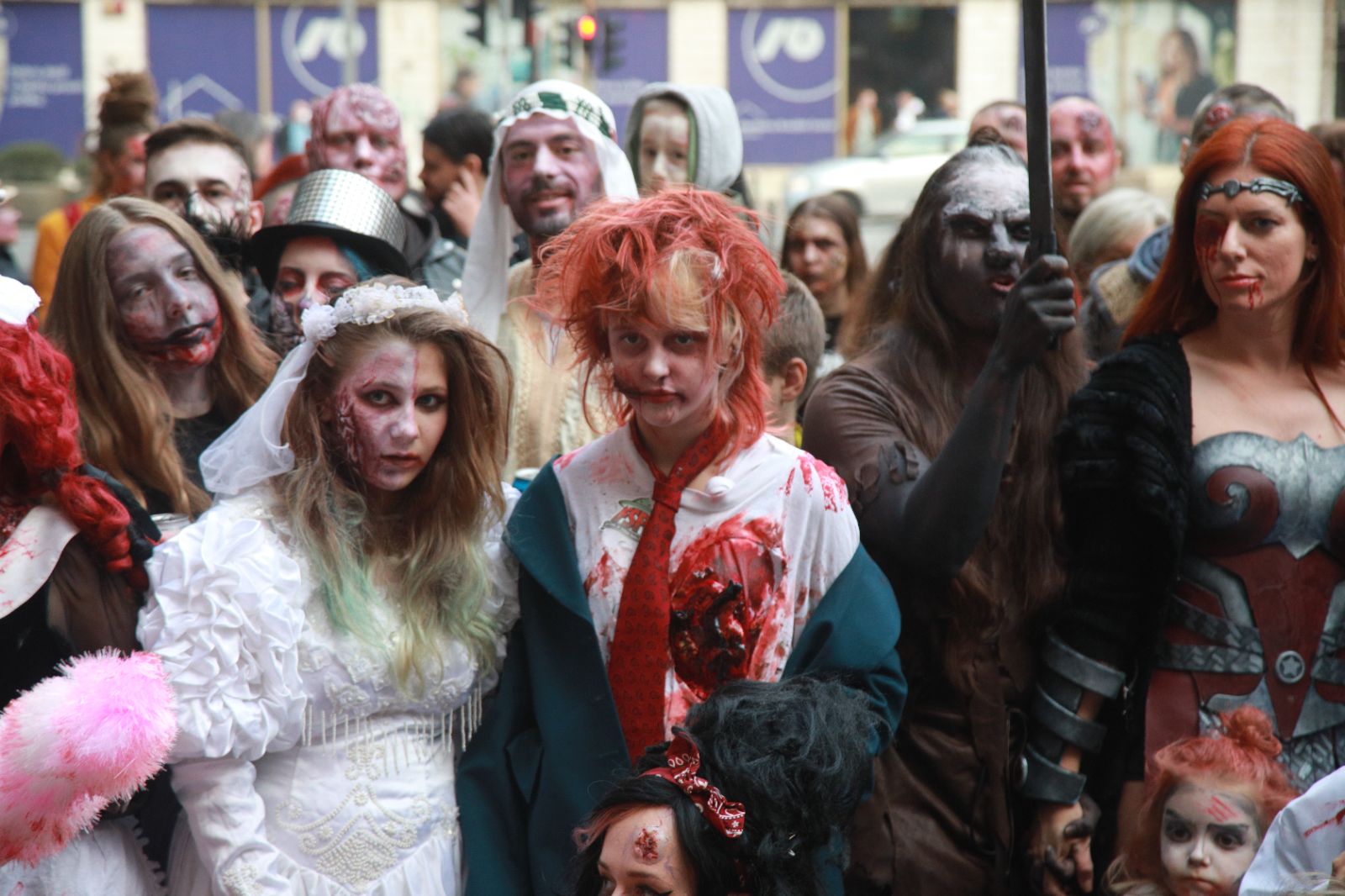 Zombi istilası: Belgrad'da renkli görüntüler