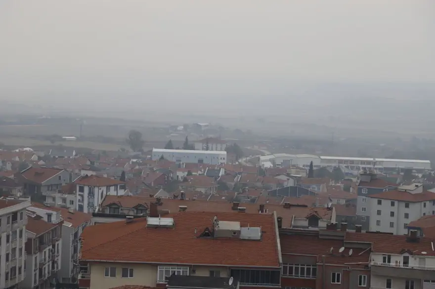 Yasağı kimse dinlemedi, ilçe dumana boğuldu: Çatılara kül yağdı 6