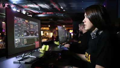 Avrupa'nın en büyük e-spor arenası İstanbul'da açıldı